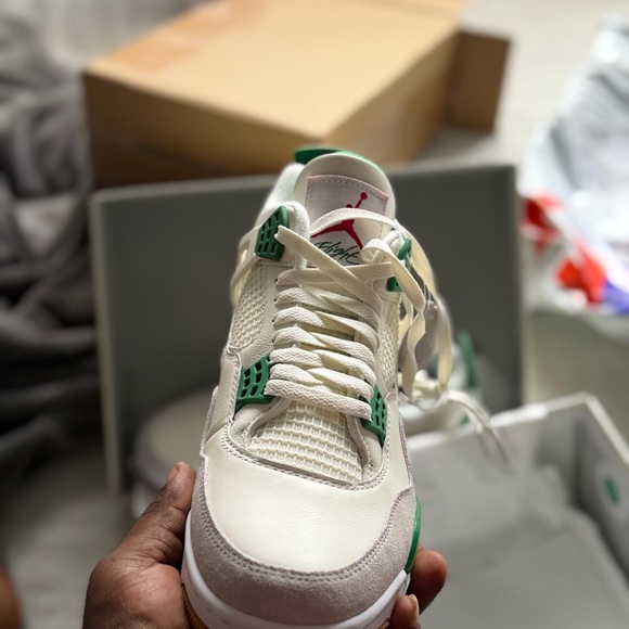 Jordan Sneakers in Cream and Green size 9.5